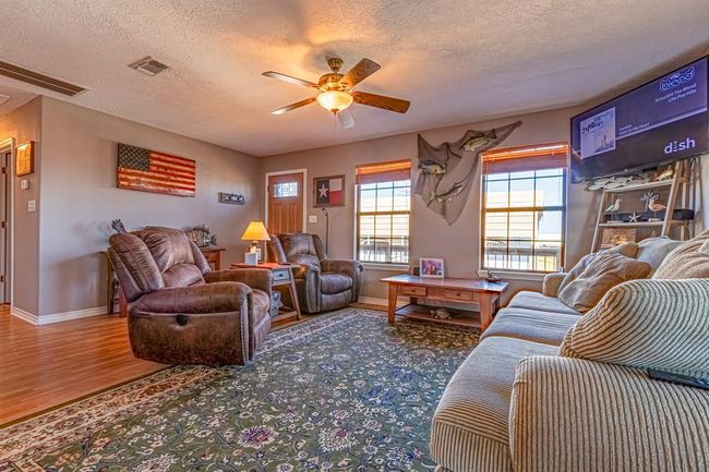 240 Coco Loop, House other with 2 bedrooms, 2 bathrooms and 2 parking in Pointblank TX | Image 6