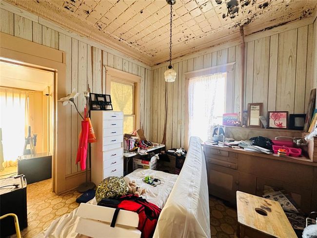 1002 Hopkins St, House other with 5 bedrooms, 3 bathrooms and null parking in Yoakum TX | Image 11