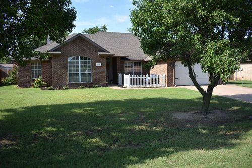 415 Okarche, North Enid, OK, 73701-6562 | Card Image
