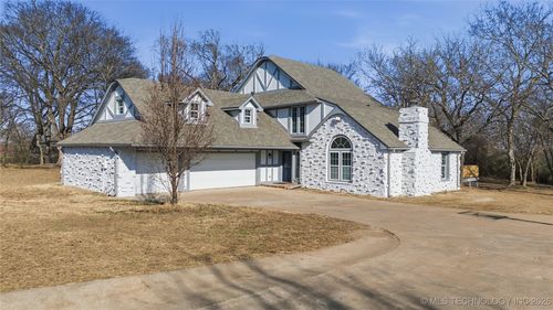 2850 Park St, Claremore, OK, 74017-1061 | Card Image