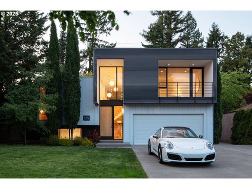 639 Se Andover Pl, Portland, OR, 97202-9007 | Card Image