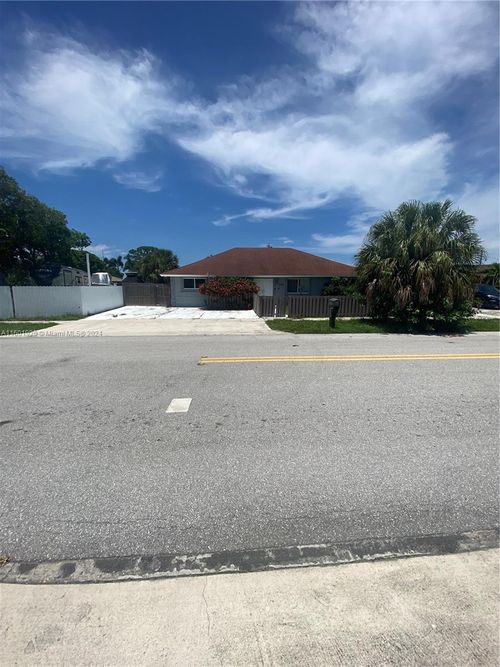 1926 Ramsey Dr, Lake Worth Beach, FL, 33461-5726 | Card Image