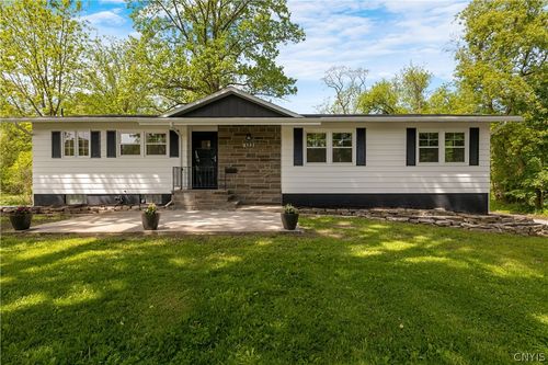 322 Falls Blvd, Chittenango, NY, 13037-1804 | Card Image