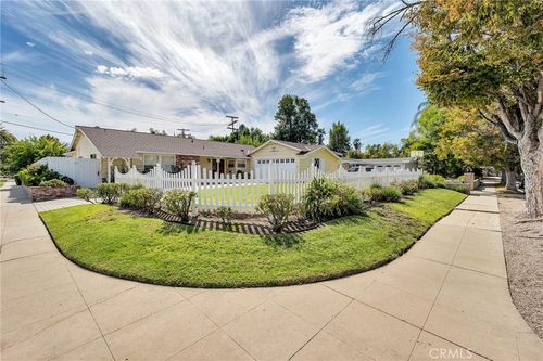 23230 Bigler Street, Woodland Hills, CA, 91364 | Card Image