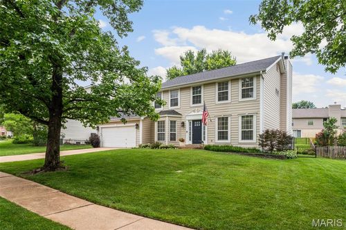 902 Oakmoor Dr, Fenton, MO, 63026-7008 | Card Image