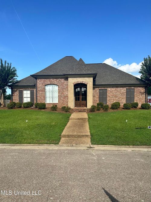 462 Pinebrook Cir, Brandon, MS, 39047-7830 | Card Image