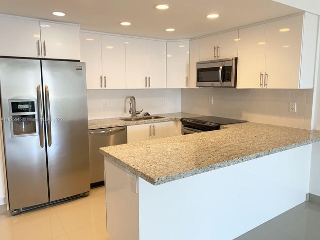 APT-805 - 19390 Collins Ave, Condo with 1 bedrooms, 2 bathrooms and null parking in Sunny Isles Beach FL | Image 4