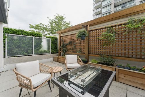 306-1320 Chesterfield Ave, North Vancouver, BC, V7M0A6 | Card Image