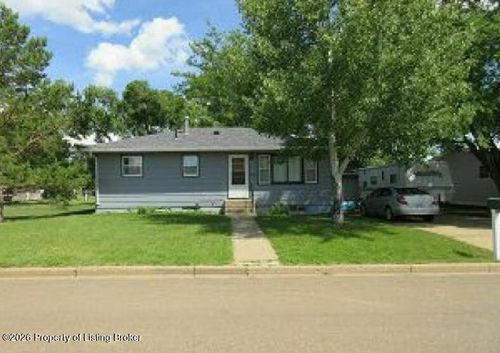 215 5th St N, Richardton, ND, 58652-7107 | Card Image