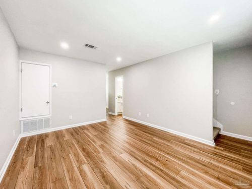 b-2106 Schwab Ct, Pensacola, FL, 32504-8163 | Card Image