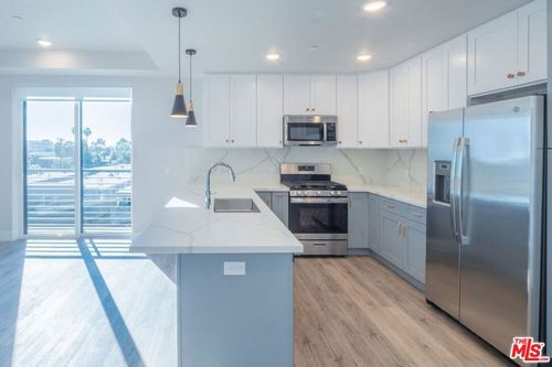 303-3672 Jasmine Ave, Los Angeles, CA, 90034-4246 | Card Image