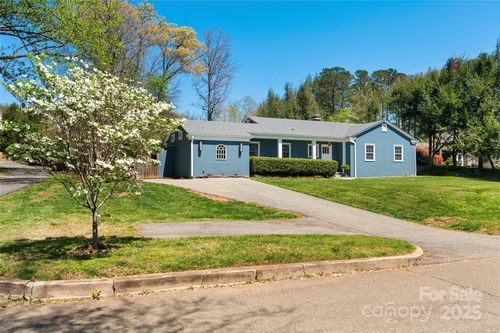 11 Pine Acre Blvd, Asheville, NC, 28804-1305 | Card Image