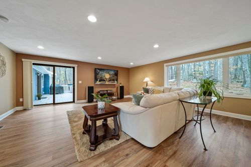 22 Winter Hill Rd, Goffstown, NH, 03045-1917 | Card Image