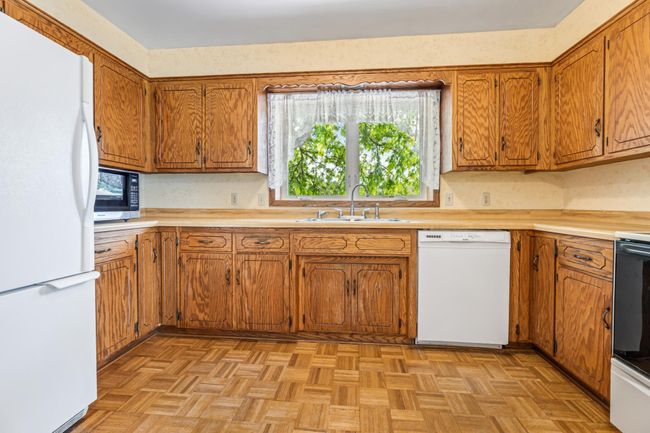 TONS of cabinetry | Image 6