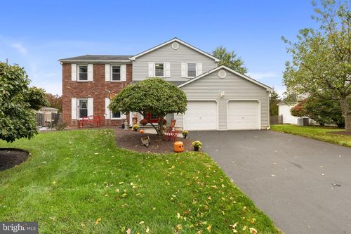 258 Woodlake Dr, Holland, PA, 18966-2169 | Card Image