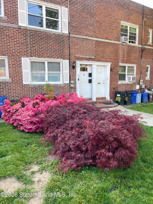 110 Beechwood Pl, Staten Island, NY, 10314-3064 | Card Image