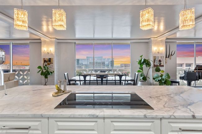 12GHJ - 1801 Lavaca St, Condo with 2 bedrooms, 3 bathrooms and 4 parking in Austin TX | Image 7