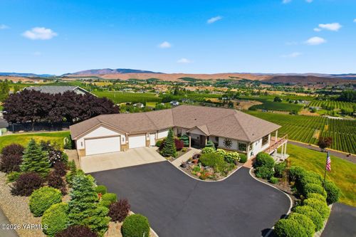 332 Marisa Hill Dr, Selah, WA, 98942-9433 | Card Image