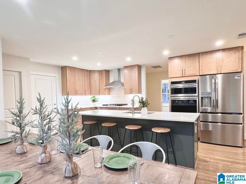 2354 Tyrol Pl, VESTAVIA HILLS, AL, 35216-4267 | Card Image