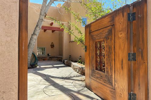18-147 Gonzales Road, Santa Fe, NM, 87501 | Card Image
