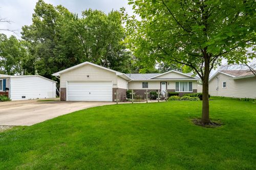 704 E North St, Pontiac, IL, 61764-1428 | Card Image