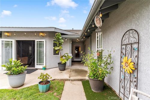 330 E Gladstone St, San Dimas, CA, 91773-1901 | Card Image