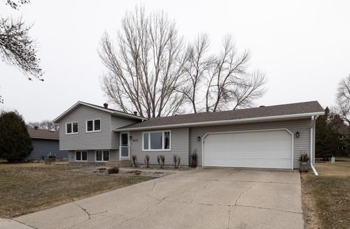 2617 4th Ave S, Moorhead, MN, 56560-3270 | Card Image