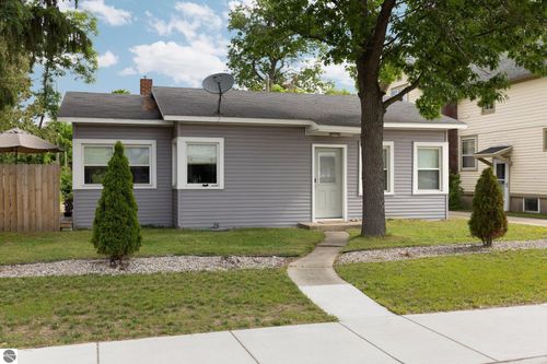 1047 E Front St, Traverse City, MI, 49686-2707 | Card Image