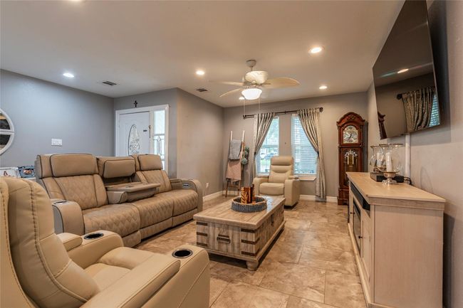 2302 Peach Ln, House other with 4 bedrooms, 3 bathrooms and 4 parking in Pasadena TX | Image 8