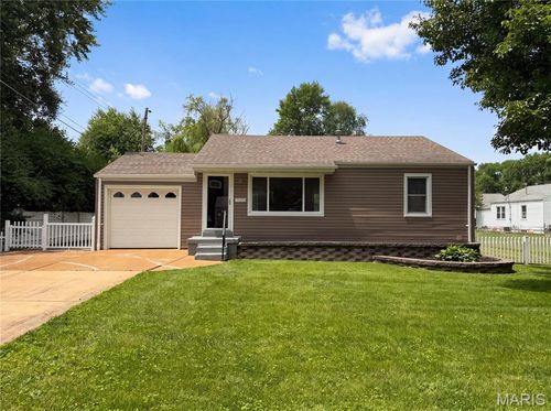 1 Winsted Pl, Florissant, MO, 63031-5238 | Card Image