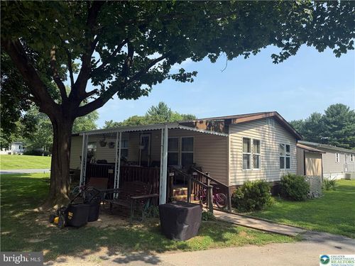 8816 Breinig Run Cir, BREINIGSVILLE, PA, 18031-2013 | Card Image