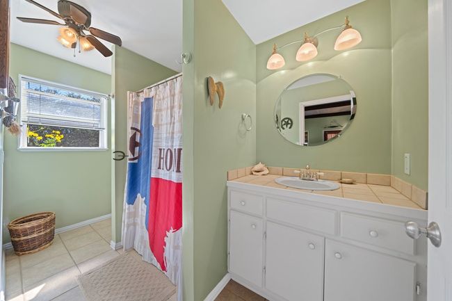 Guest house bath | Image 6