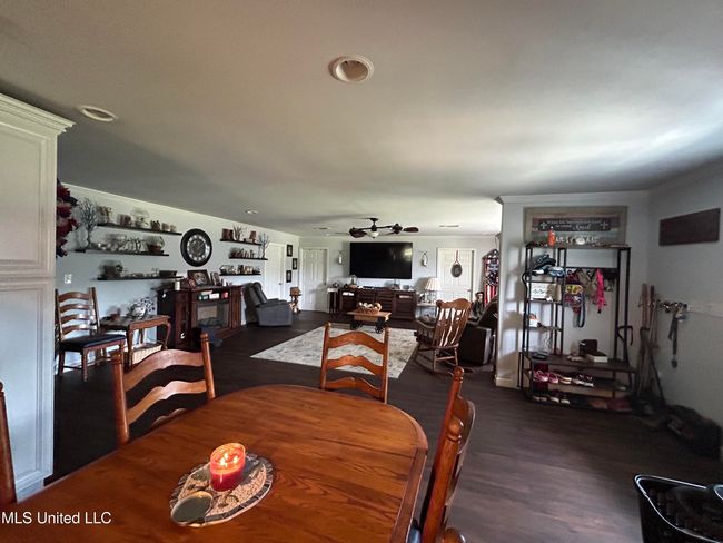 hb kitchen to living | Image 5