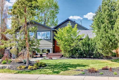 43 Westview Dr Sw, Calgary, AB, T3C2R8 | Card Image