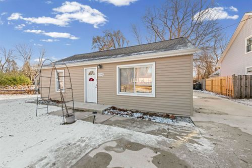 8390 Millis Rd, Shelby Twp, MI, 48317-3222 | Card Image