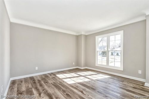24346 Stanford St, Dearborn Heights, MI, 48125-1912 | Card Image