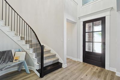 Spacious entry | Image 2