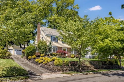 90 Stonehouse Rd, Glen Ridge, NJ, 07028-1718 | Card Image