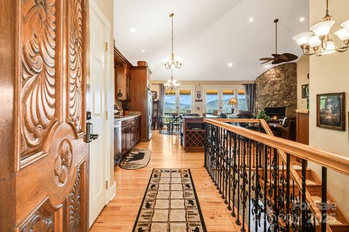 2076 Fontana Rd, Bryson City, NC, 28713-6350 | Card Image