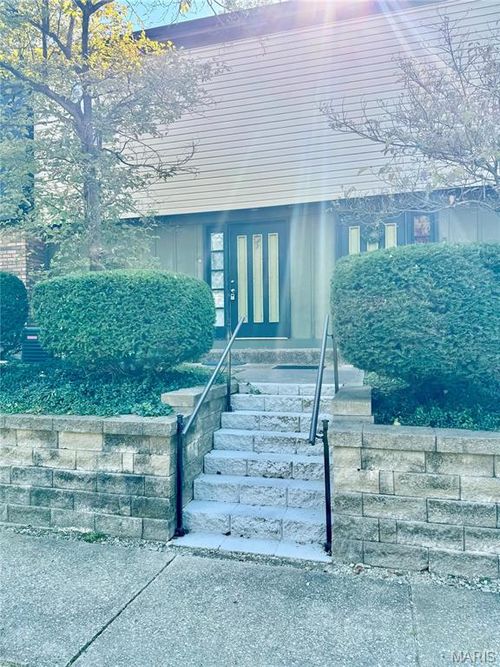 2 French Quarter, Belleville, IL, 62223-2108 | Card Image