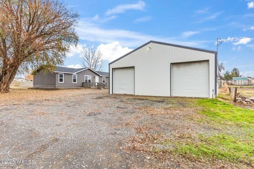 1023 Gibson Rd, Selah, WA, 98942-8604 | Card Image