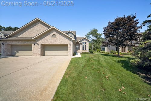 628 Olde Ivy Ln, Howell, MI, 48843-8134 | Card Image
