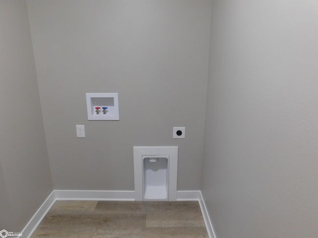 726 2 Nd Ave, Home with 2 bedrooms, 1 bathrooms and null parking in Manilla IA | Image 9