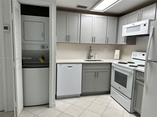 apt-205-3051 Sw 27th Ave, Miami, FL, 33133-4606 | Card Image