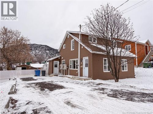 132 Lansdowne St, Campbellton, NB, E3N2M7 | Card Image