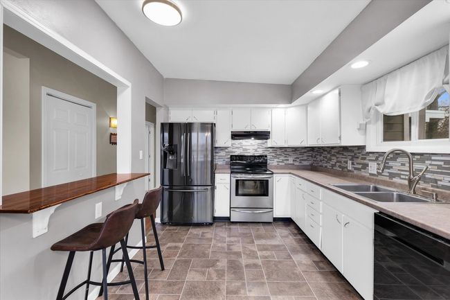 1204 Briarcliff Dr, House other with 3 bedrooms, 3 bathrooms and 2 parking in Mahomet IL | Image 8