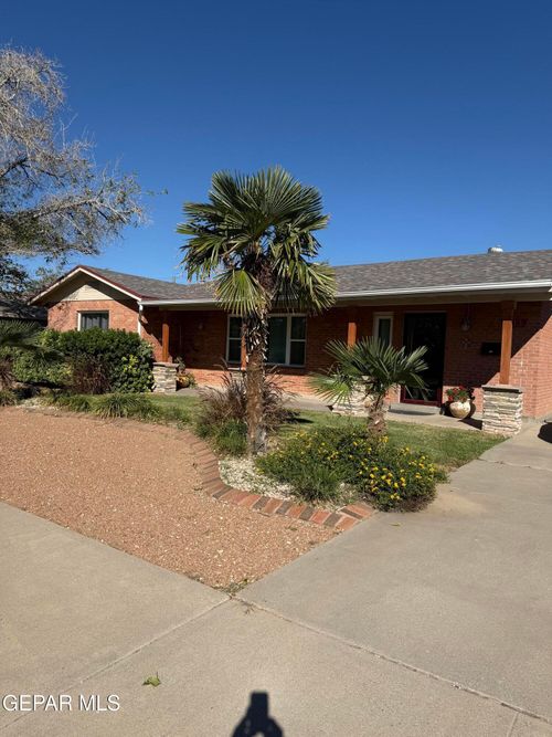 8113 Dempsey Ave, El Paso, TX, 79925-3814 | Card Image