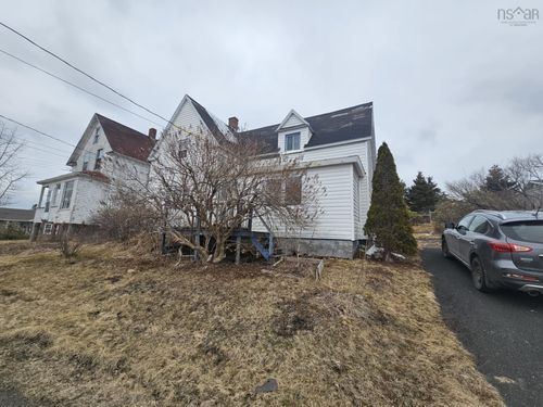 3 Verrier Cres, Louisbourg, NS, B1C2K2 | Card Image