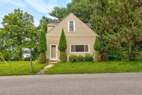 694 Fox Ln, Waterloo, WI, 53594-9483 | Card Image