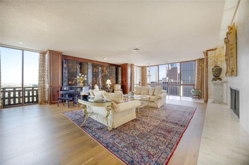 ph-6-2016 Main St, Houston, TX, 77002-8848 | Card Image